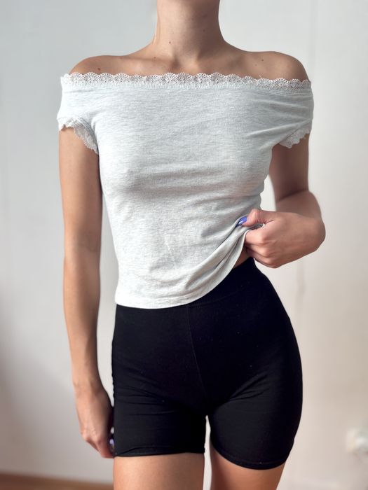 Bawelniany top opuszczany na ramiona koronkowy szary melanz Asos