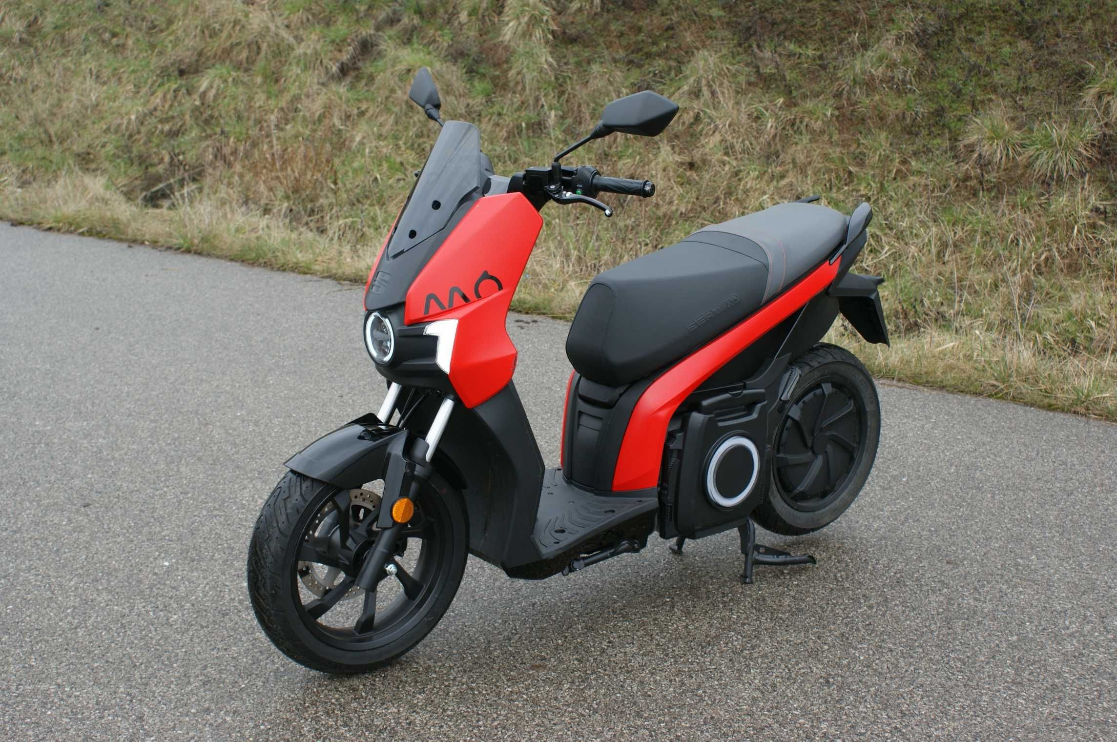 Seat MO  Silence  Honda Sh Yamaha T-max skuter elektryczny