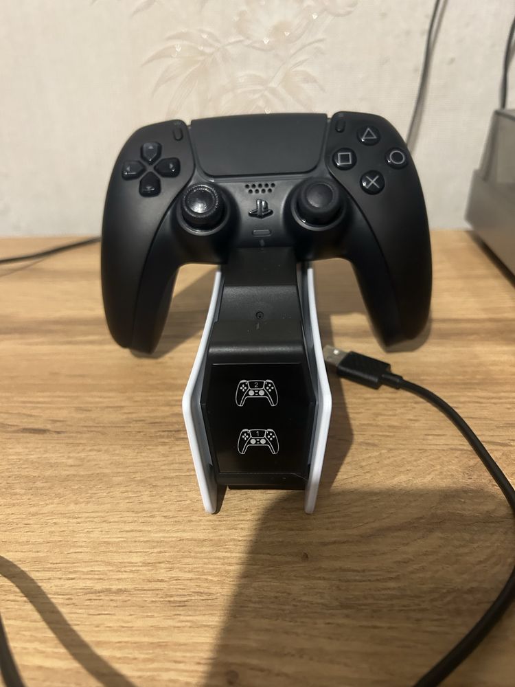 Зарядка PS5 на 2 джойстики