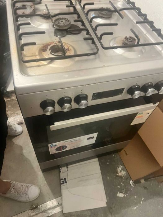 Fogão a gás canalizado Beko com forno