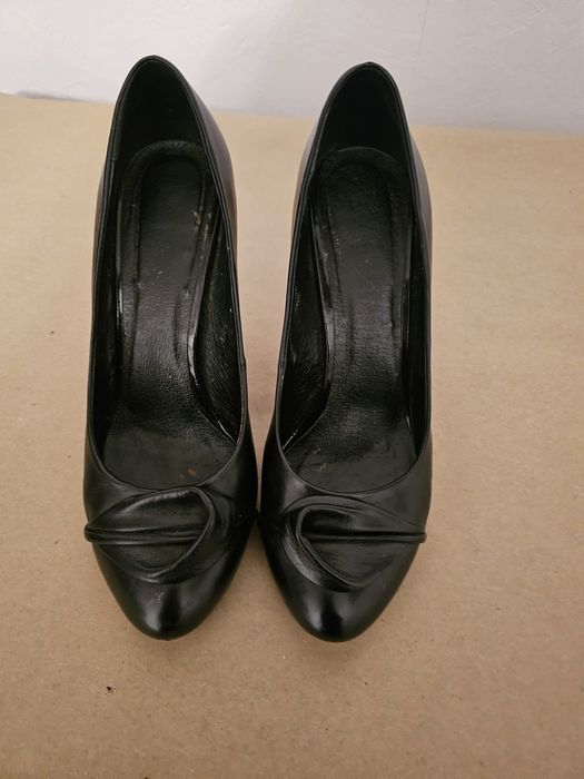 Продам женские туфли.