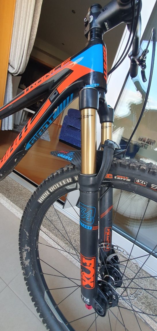 Giant Trance Advanced
Quadro em Carbono Tamanho S
Suspensao Dian