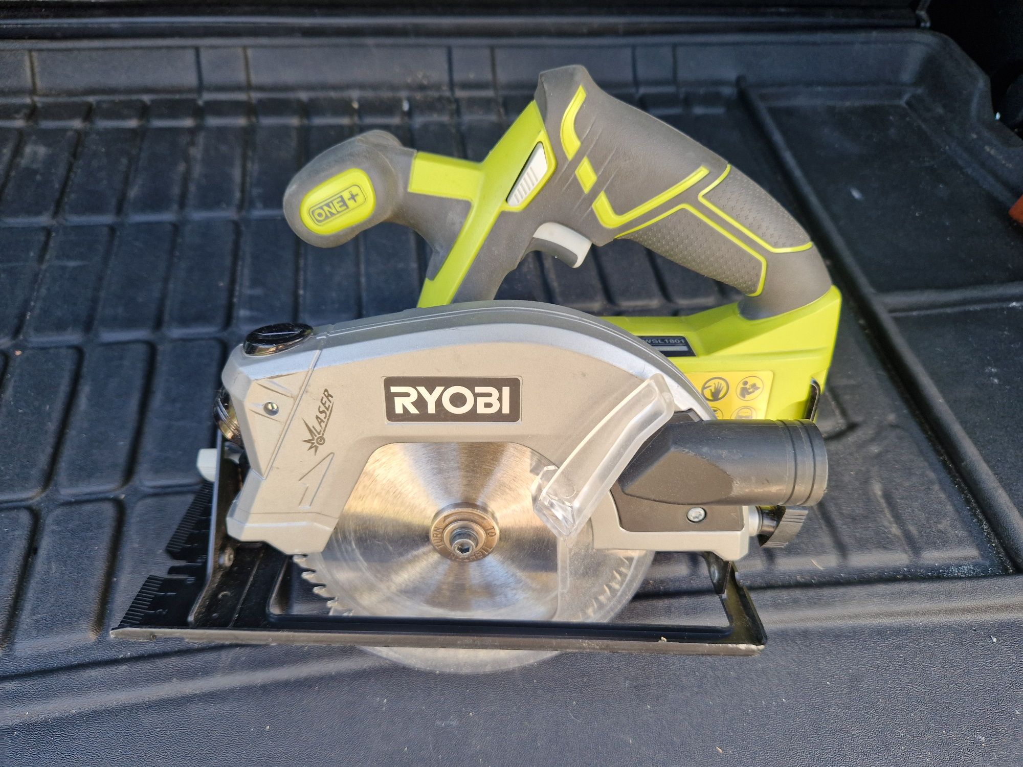 Pilarka Ryobi RWSL1802 18V
