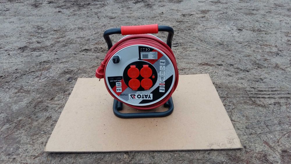 Przedłużacz bębnowy ,na rolce Yato 50m 3x2,5mm 3600W