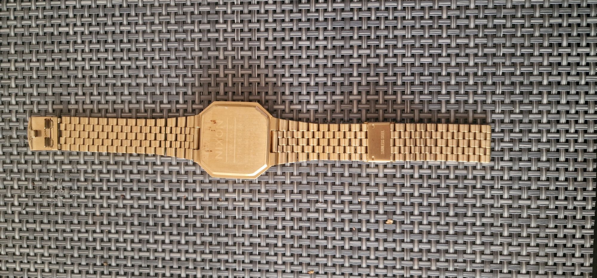 NIXON Watch  Re-Run