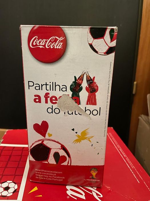 2 bolas da Coca Cola uma grande de futebol e uma pequena mundial Brasil em caixa novas