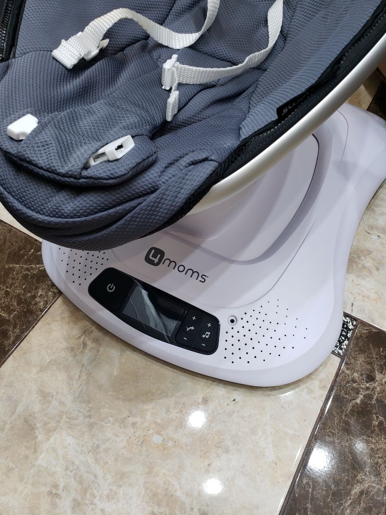 Электронный шезлонг-качели 4moms MamaRoo4 Cool Mesh