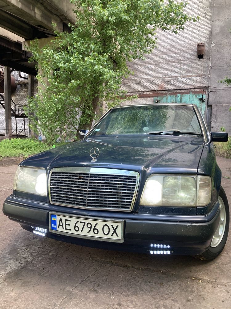 Автомобиль меседес W124