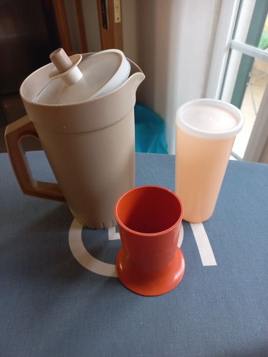 Tupperwares diversos usados