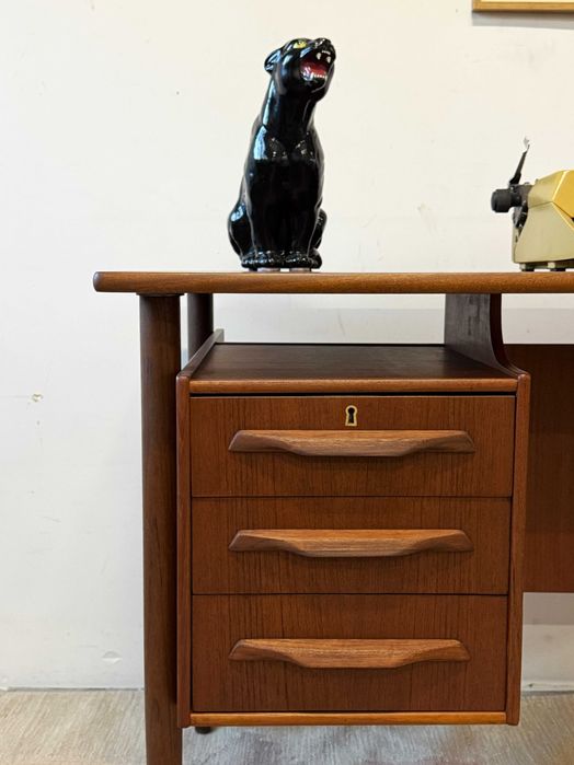 Biurko tekowe wolnostojące, Dania lata 60/70, vintage, mid-c modern