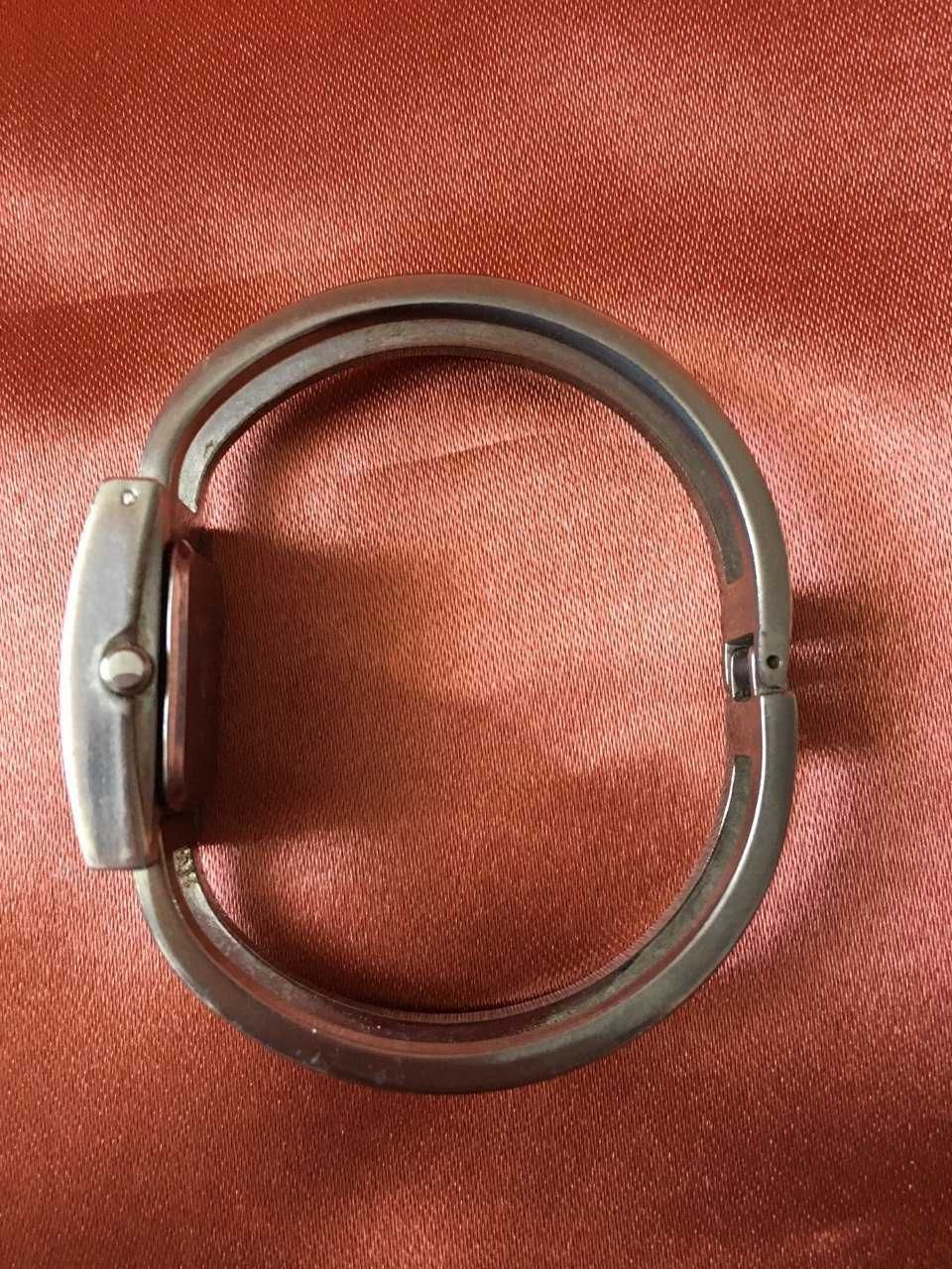 Винтажные женские часы  Gucci japan movement
