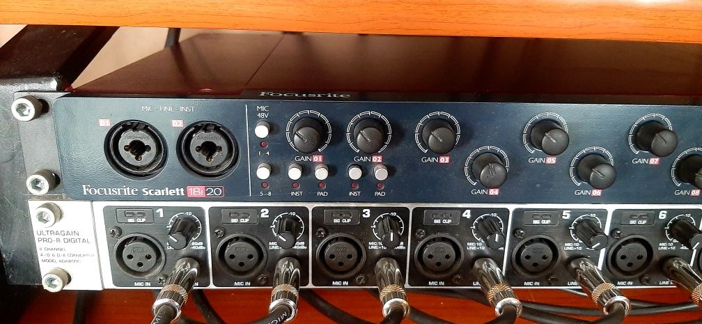 ADAT конвертер, преамп Behringer ADA8000