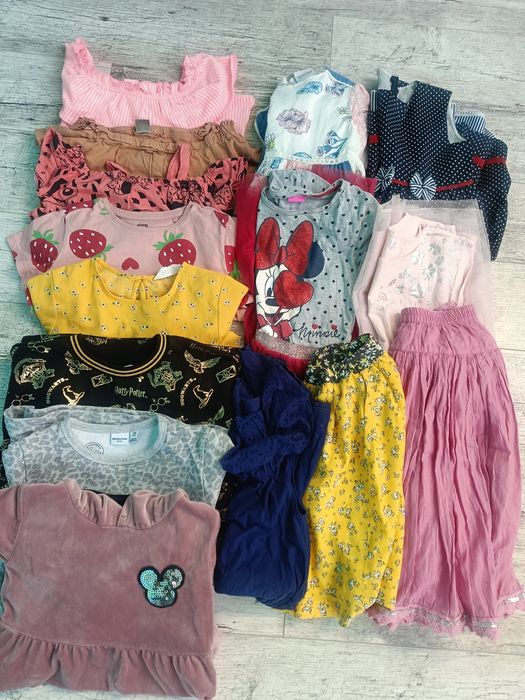 Duże paka ubrań sukienki bluzy koszulki spódnice 128