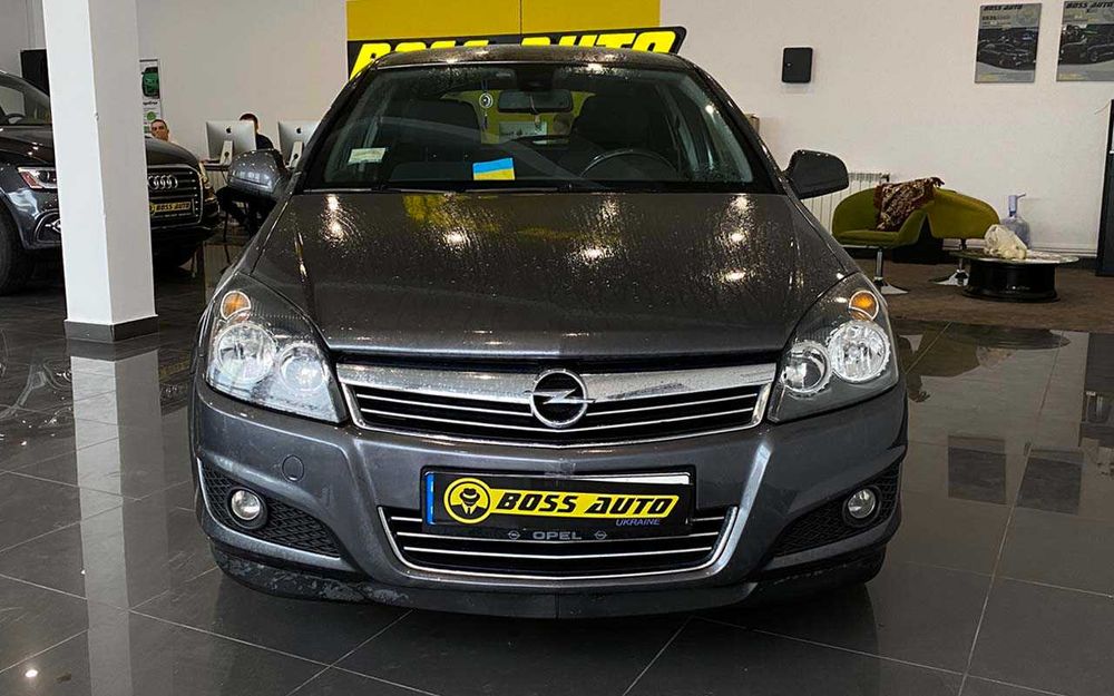 Opel Astra  2010