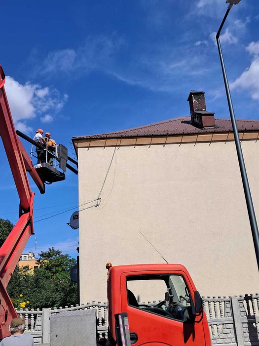 Obróbki kominów, wymiana rynien , dachy i malowanie dachów.