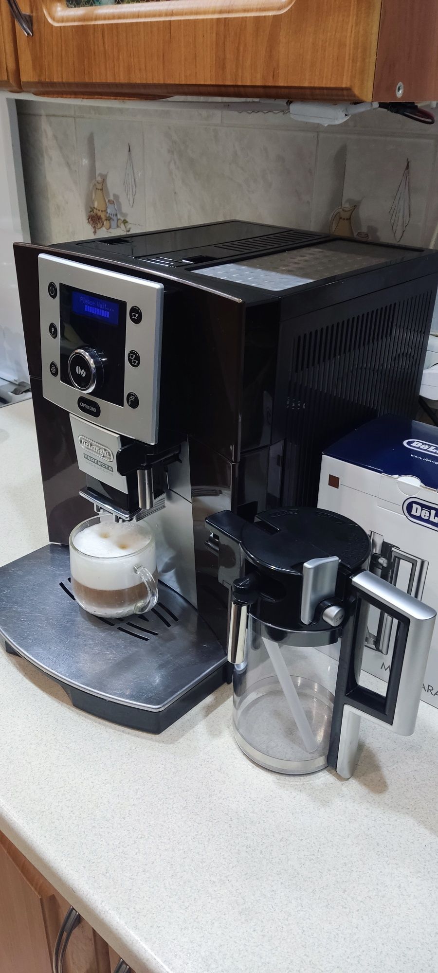 Кофемашина Delonghi Perfecta Cappuccino 2017 год