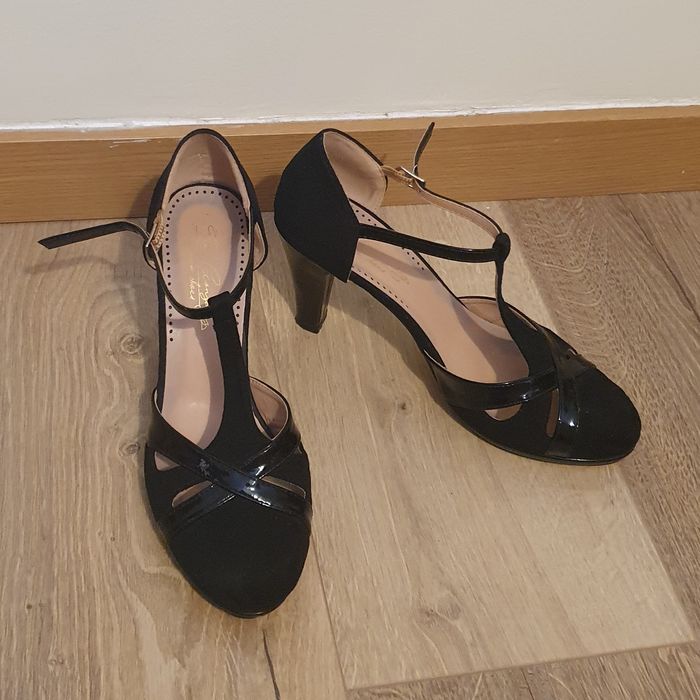 Sandálias pretas cerimónia