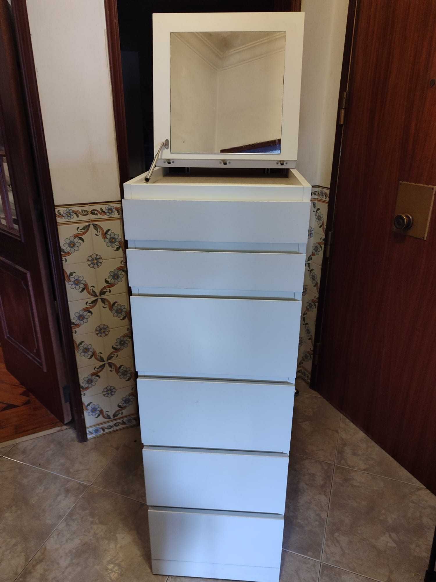 Cómoda MALM da IKEA com 6 gavetas