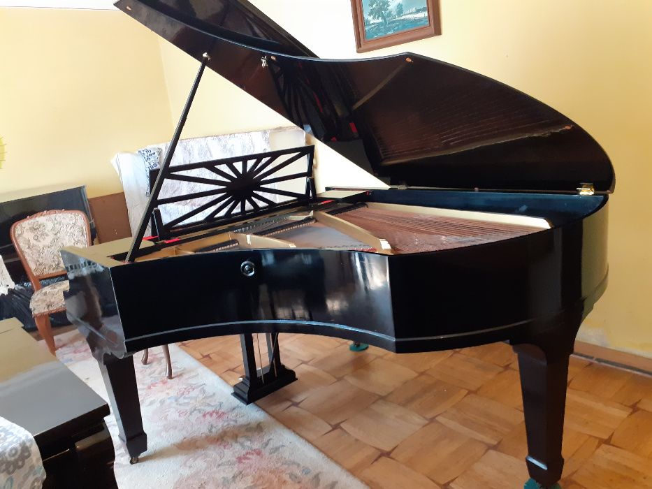 Fortepian czarny Neufeld - angielska mechanika.