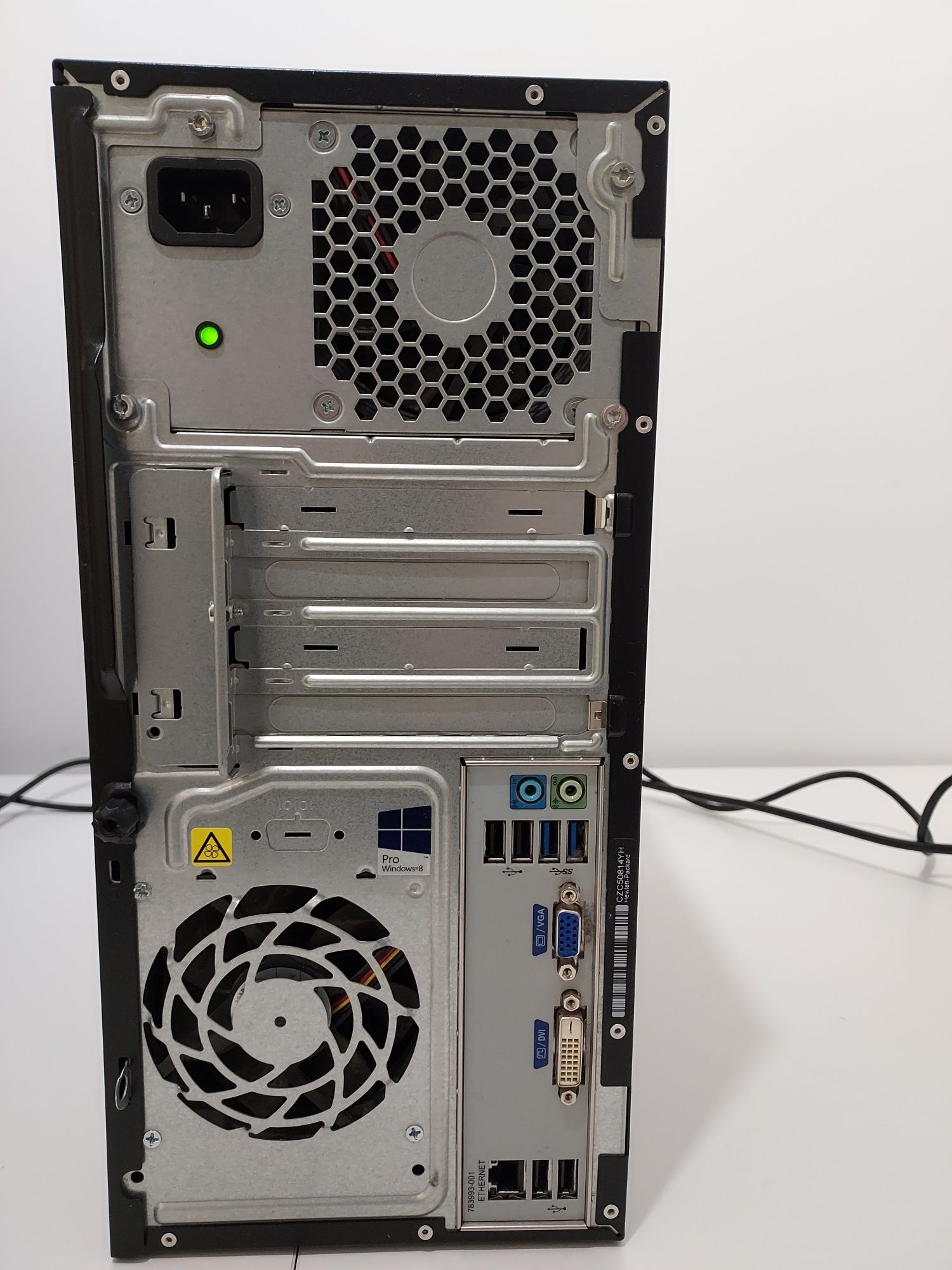 Zestaw Komputer stacjonarny  HP 4 GB RAM WIN 10 500 HDD  + monitor AOC