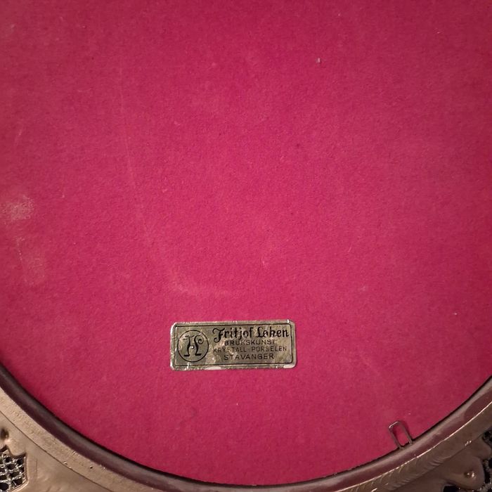 Pałacowy obraz z ozdobną złotą ramą