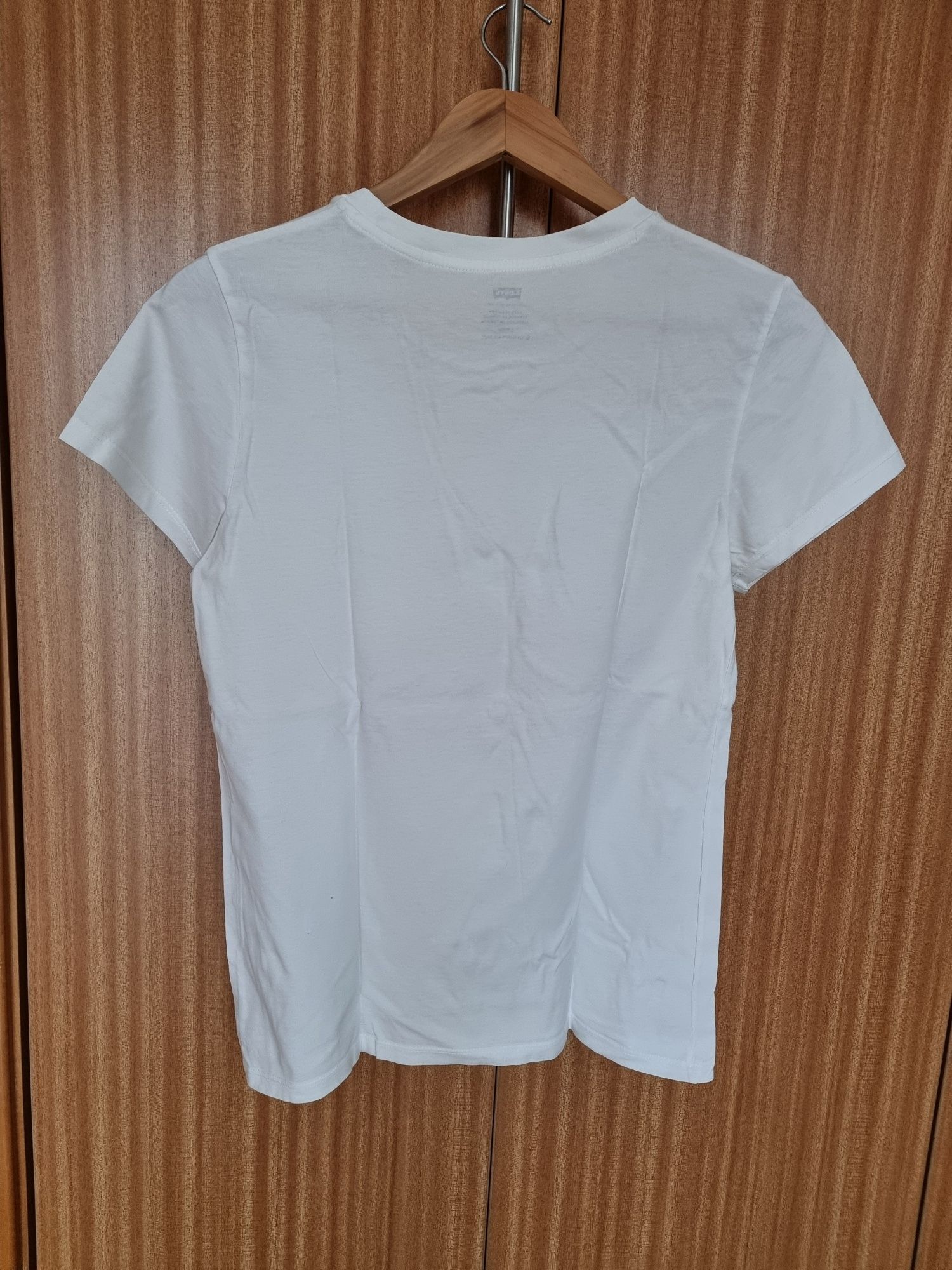 T-shirt branca Levis