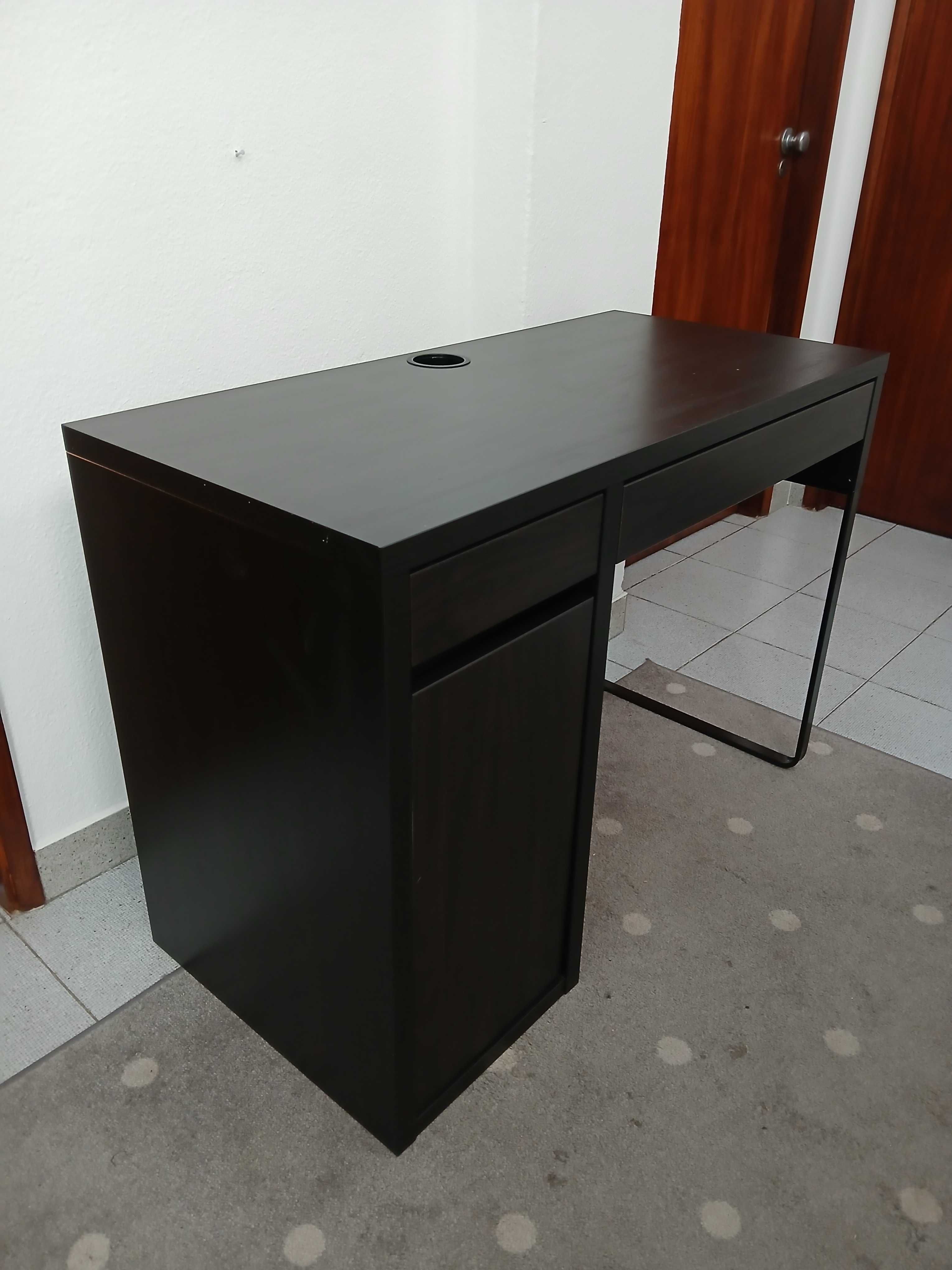 Secretária IKEA modelo "MICKE"