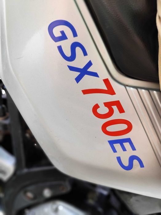 Продам мотоцикл SUZUKI GSX 750 ES
