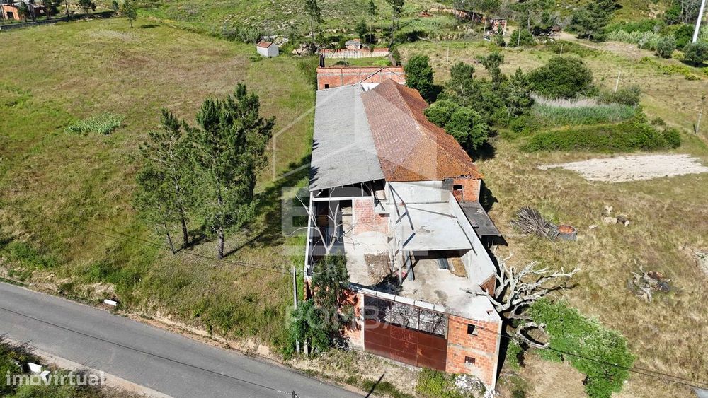 Armazém com uma área bruta de construção de 980m2.