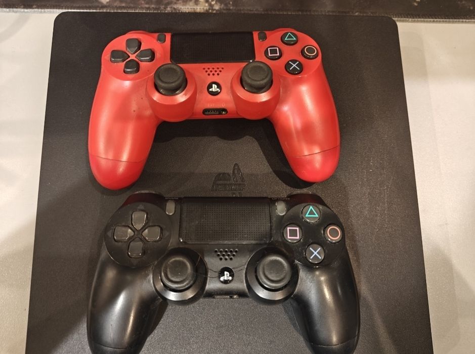 Ps4 slim + 4 gry