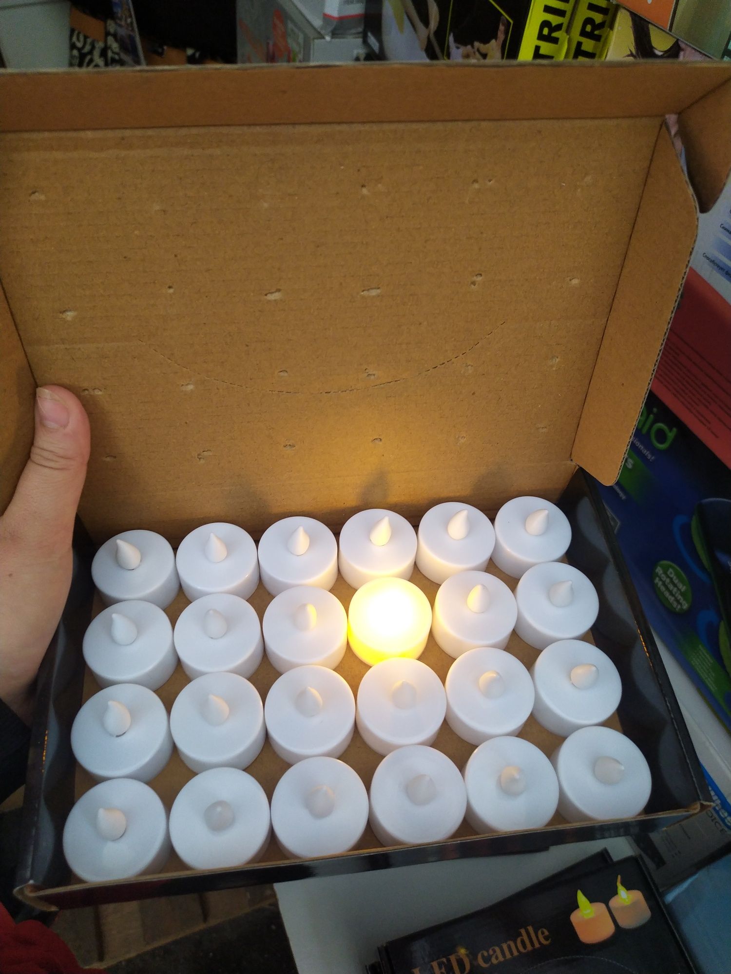 Светодиодные свечи Led c акумулятором,24 штук,иммитация воска и