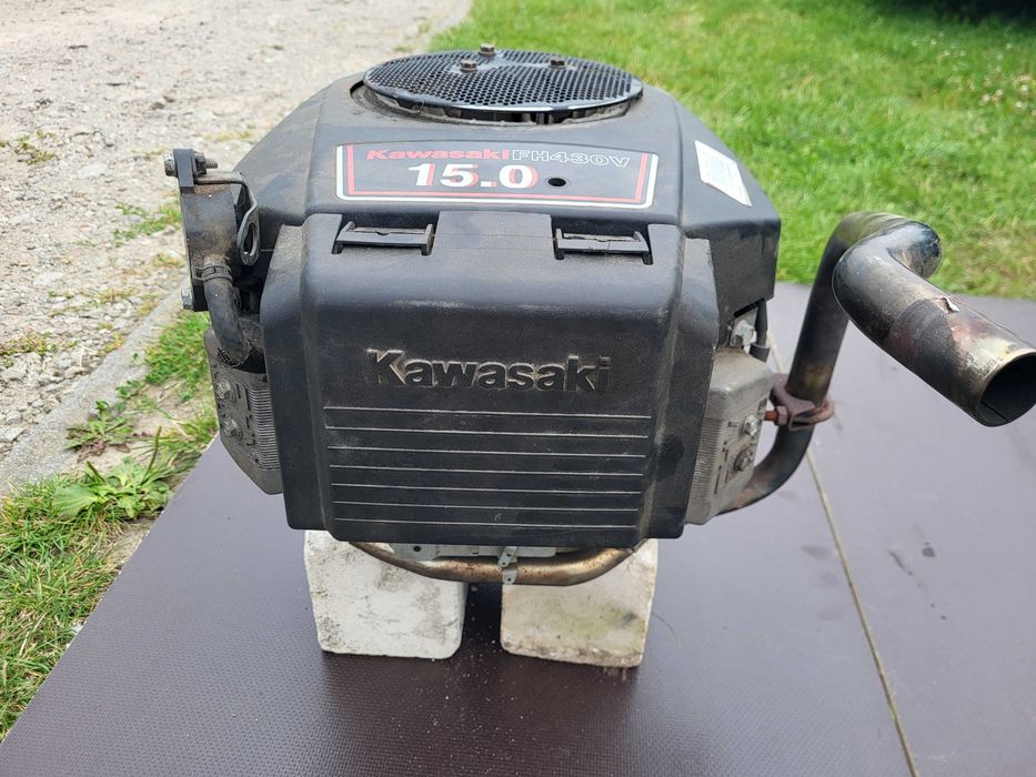 Husqvarna  R15v2  silnik Kawasaki 430V