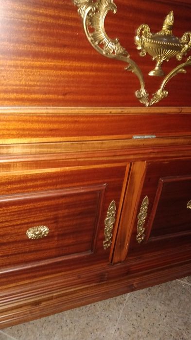 Bar estilo império em muito bom estado