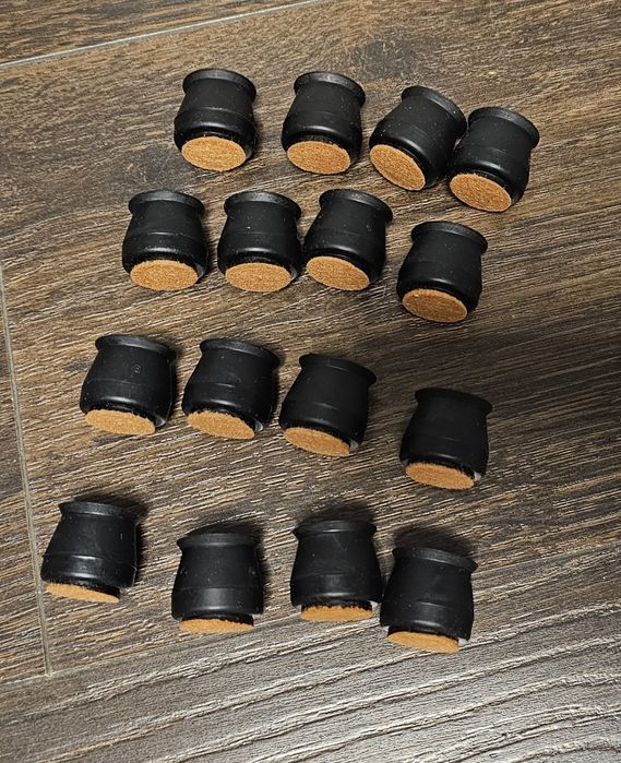 Nakładki na nogi krzesła z filcem czarne 16szt.

Te fantastyczne zesta