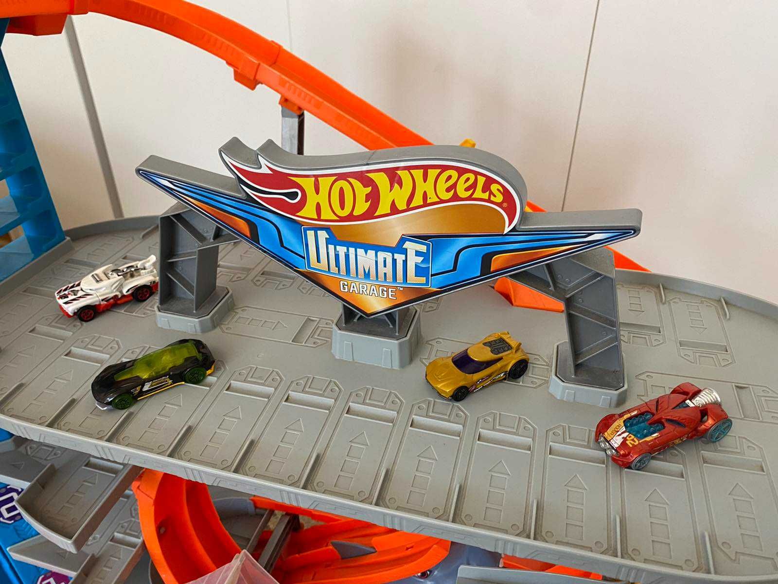 ПРОДАМ Hot Wheels ОРИГІНАЛ. Хот Вилс Гараж Акула