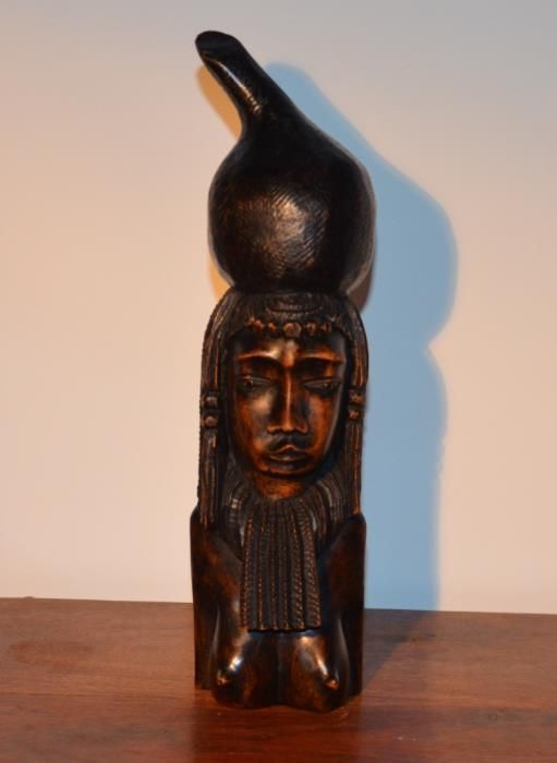 Estatueta - Busto Mulher Africana com Cabaça à Cabeça – Origem: Angola