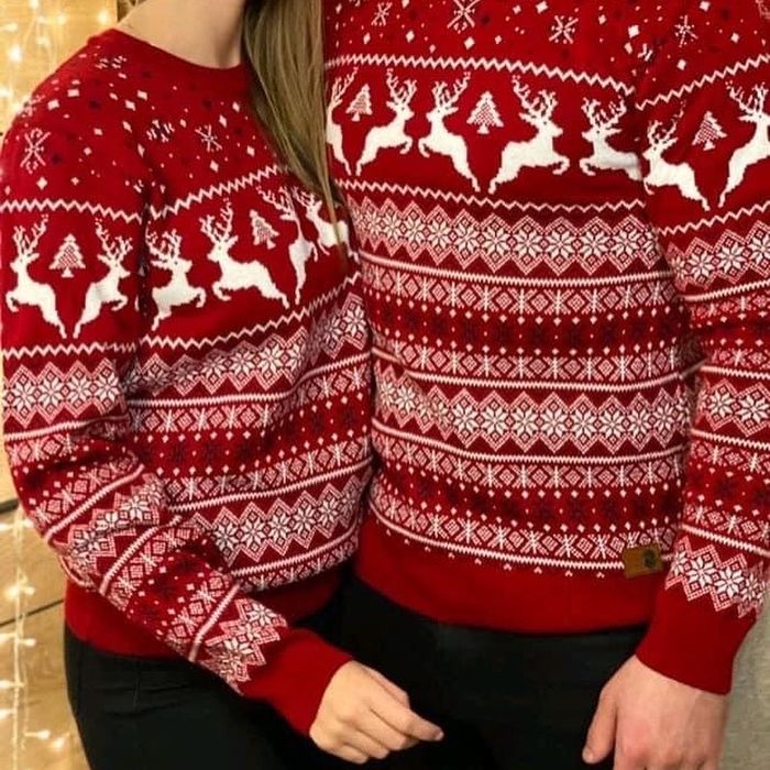 Новорічні  светри з оленями. светри з оленями для фотосесії.