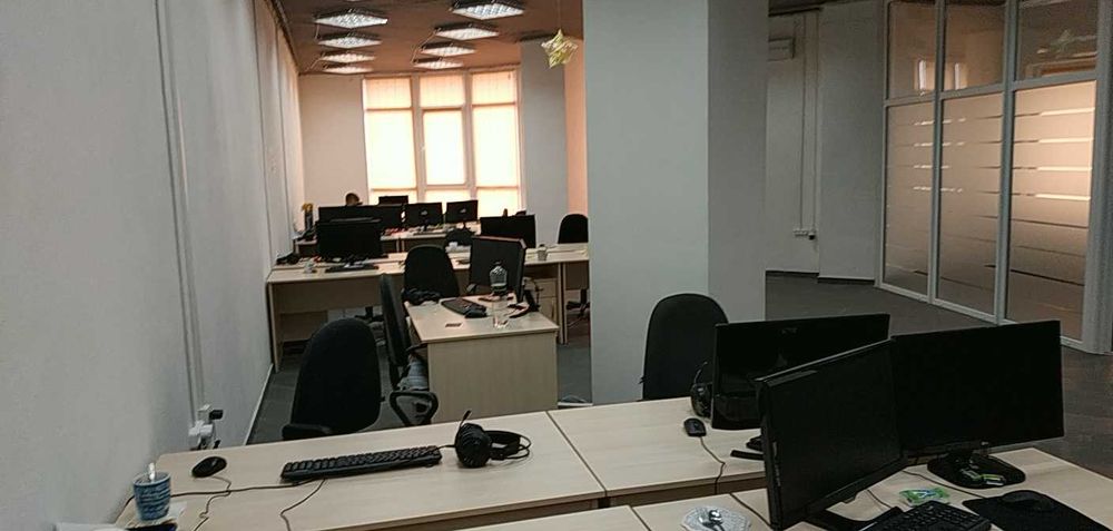 Офис 200 кв.м , Зал+ кабинет+ кухня, 2 сан.узла СУПЕР!