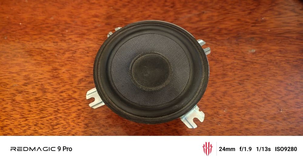 Динамики от калонки bowers Wilkins zeppelin air
