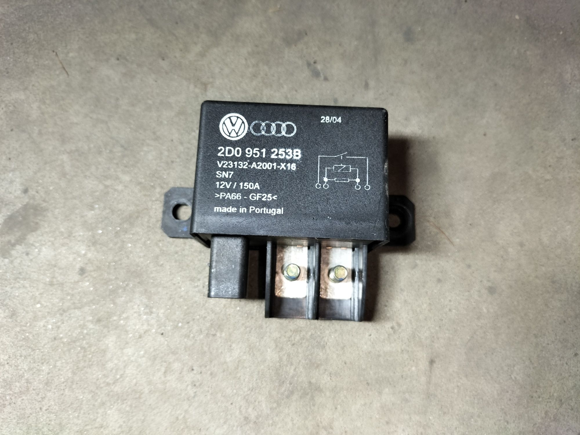 Przekaźniki moduł akumulatora VW Touareg Audi Q7 Cayenne 2D0.951.253B