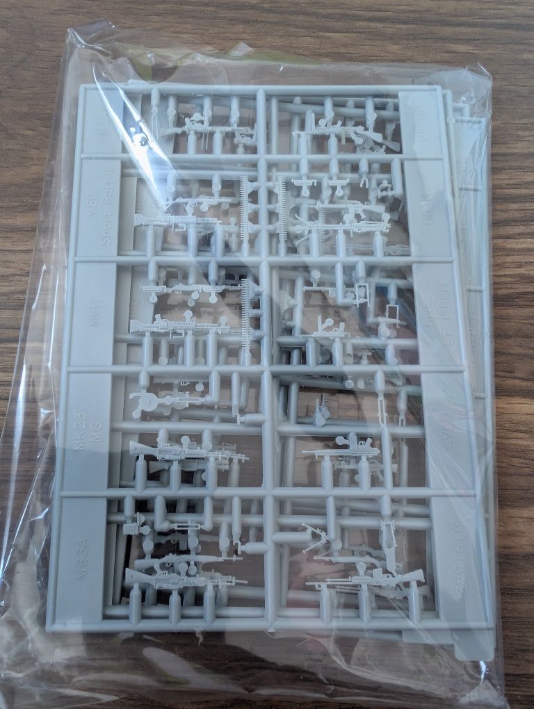 Dragon 3818 Vietnam War Infantry Weapons 1/35 BIAŁY KRUK