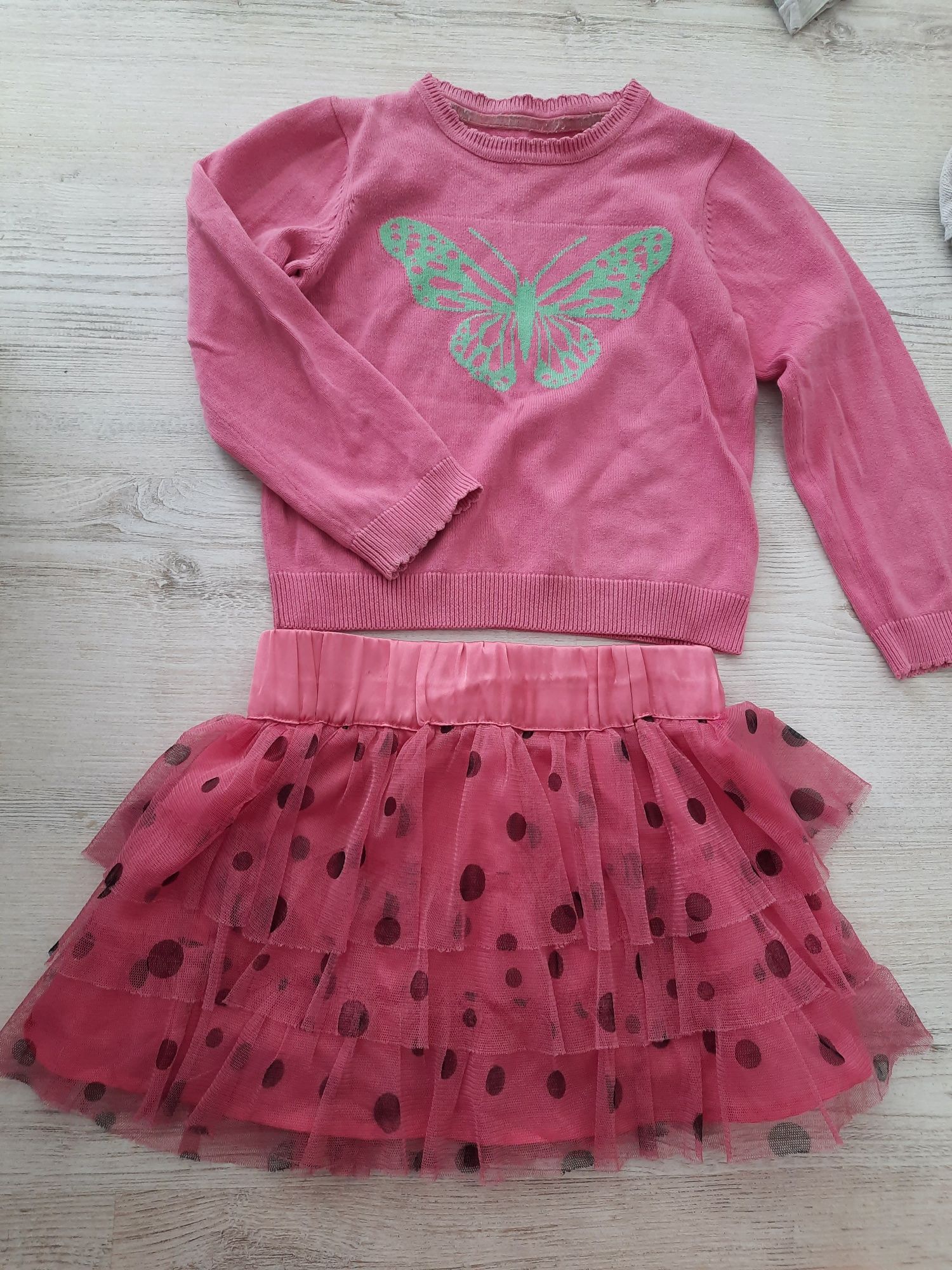 Komplet dla dziewczynki bluza benetton + spodnica. Rozmiar 104-110