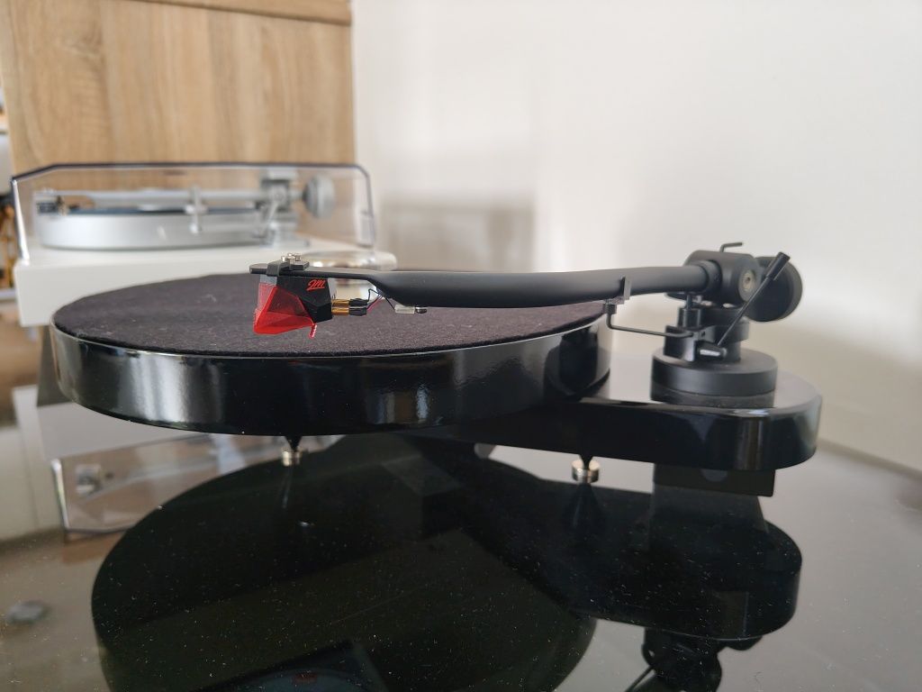 Gramofon Pro-Ject RPM 1 Carbon record player (2M-Red cartridge)