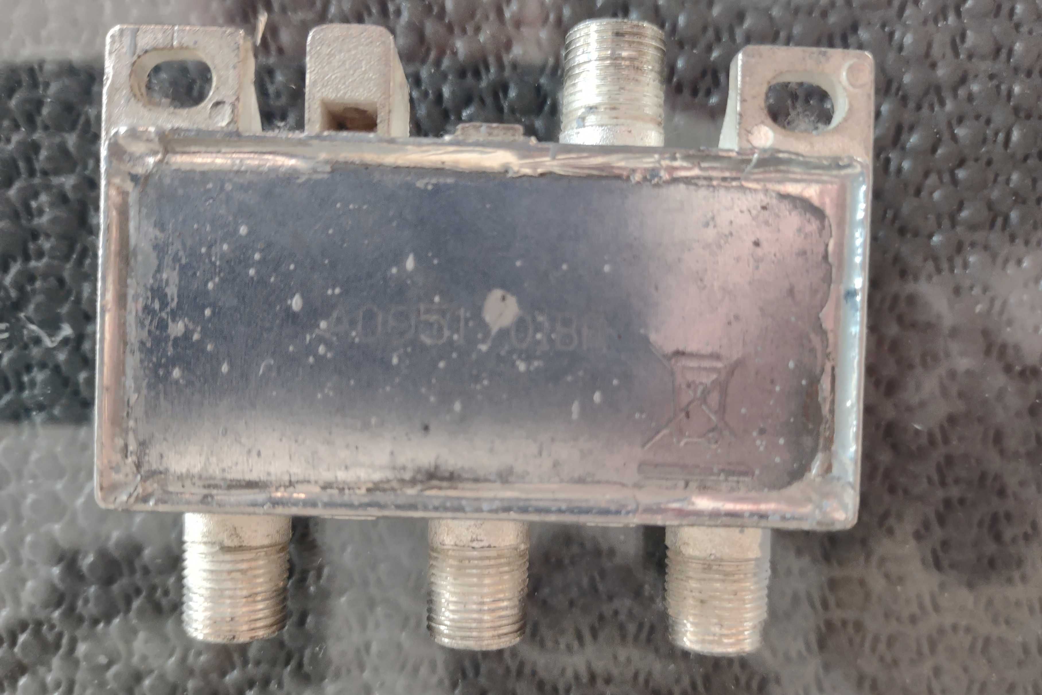 Razgałęźnik antenowy TRATEC  TSA 3006P1 sprawny