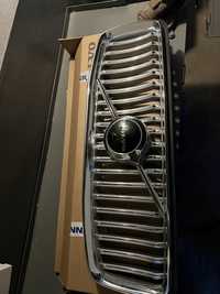 Решітка радіатора гриль Volvo XC90 номер 32365374 + емблема 31698401