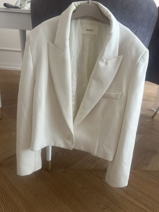 Biala damska elegancka marynarka rozmair S