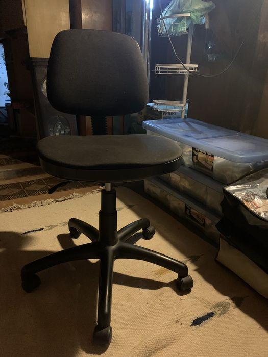 Sprzedam krzesło do biurka