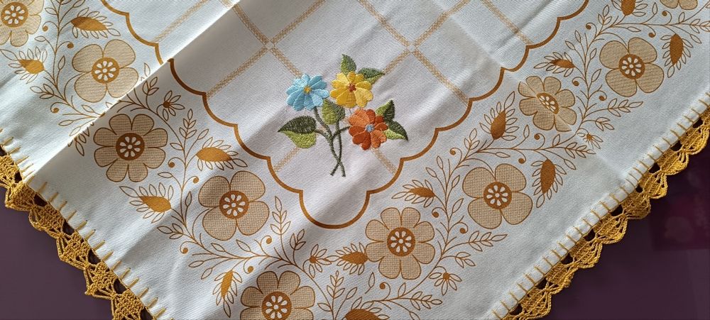 Toalha decorativa bordada crochê flores