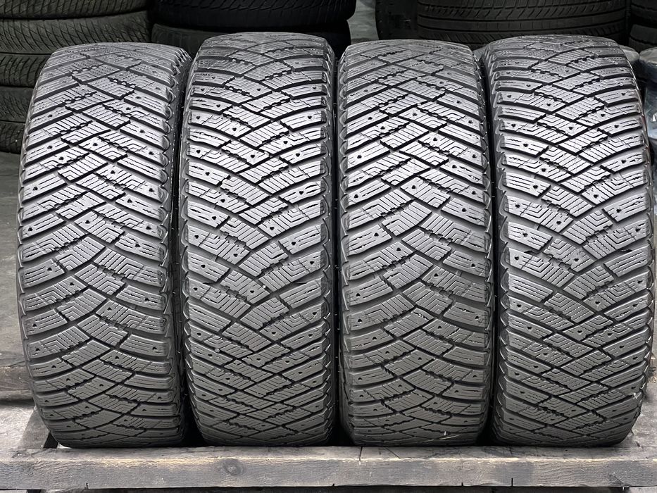 Шины зимние 235/55/R18 Goodyear Ultragrip