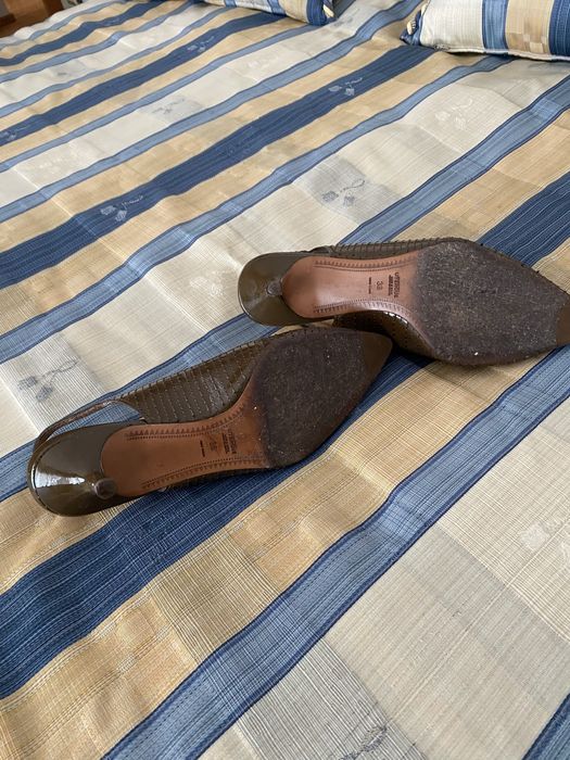 Sapatos verdes abertos atras com salto de 4cm muito elegantes